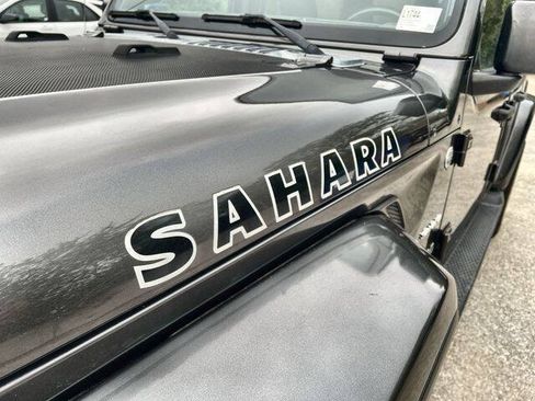 Used 2018 Jeep Wrangler Unlimited Sahara AWD/4WD image 31