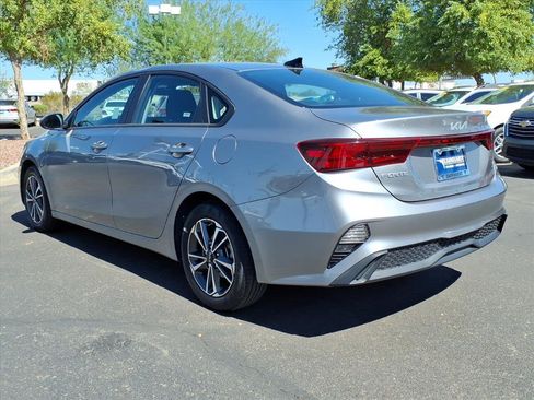 Used 2024 Kia Forte LXS image 3