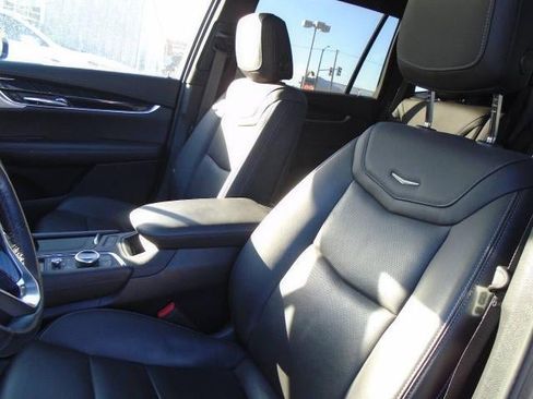 Used 2022 Cadillac XT6 Premium Luxury w/ Technology Package image 17