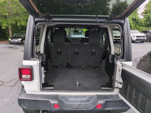 Used 2019 Jeep Wrangler Unlimited Sahara AWD/4WD image 24