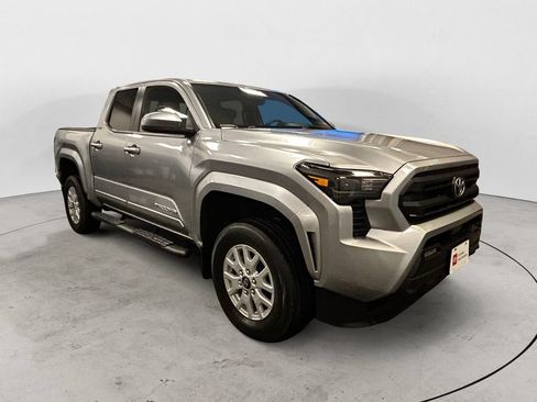 Used 2024 Toyota Tacoma SR5 AWD/4WD image 7