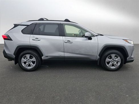 Used 2025 Toyota RAV4 XLE image 6