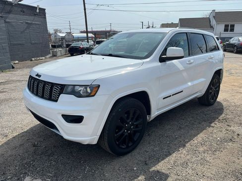 Used 2020 Jeep Grand Cherokee Altitude image 1