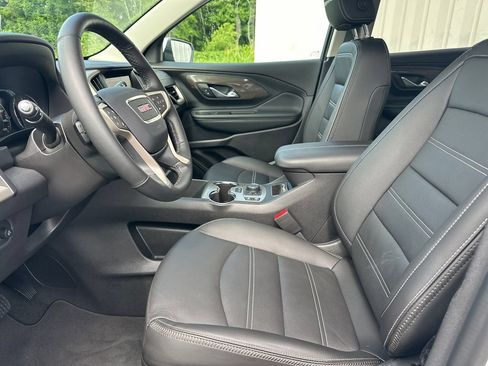 Used 2024 GMC Terrain Denali w/ Denali Premium Package AWD/4WD image 10