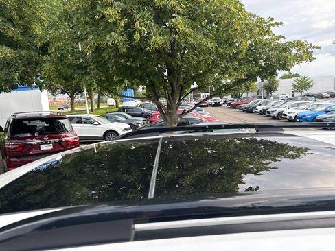 Used 2024 Honda Pilot Touring image 17