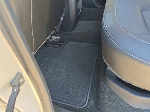 Used 2015 GMC Canyon SLT image 24