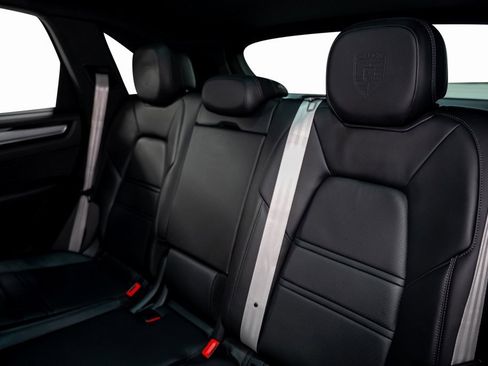 Used 2022 Porsche Cayenne S Platinum image 36