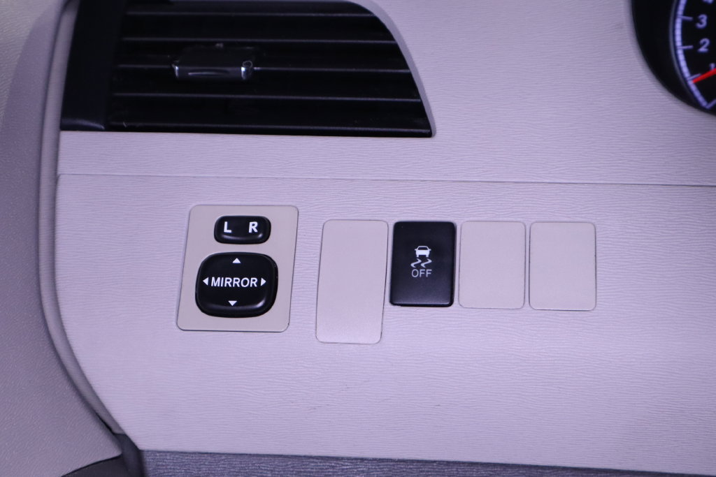 Used 2012 Toyota Sienna LE FWD image 23