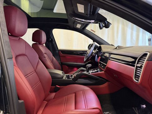 Used 2022 Porsche Cayenne S image 16