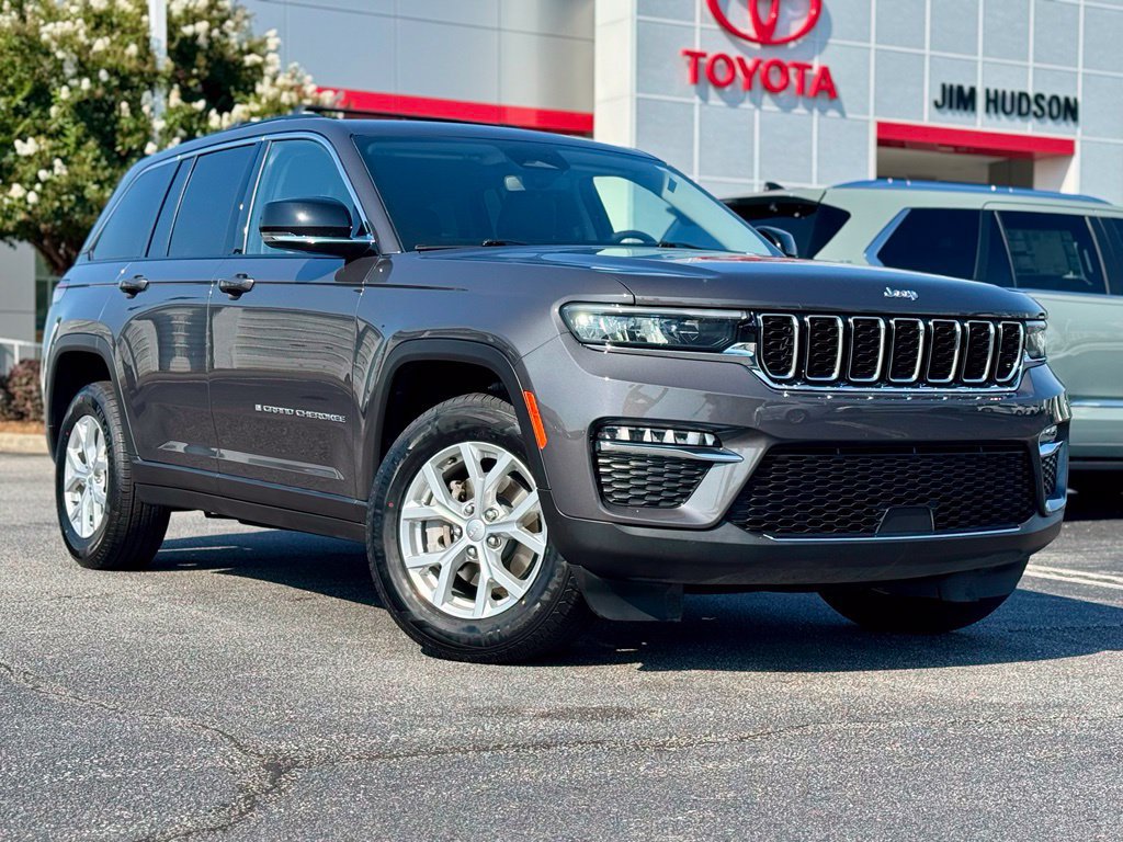 Used 2023 Jeep Grand Cherokee Limited AWD/4WD image 2