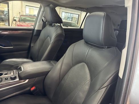 Used 2020 Toyota Highlander Limited image 27
