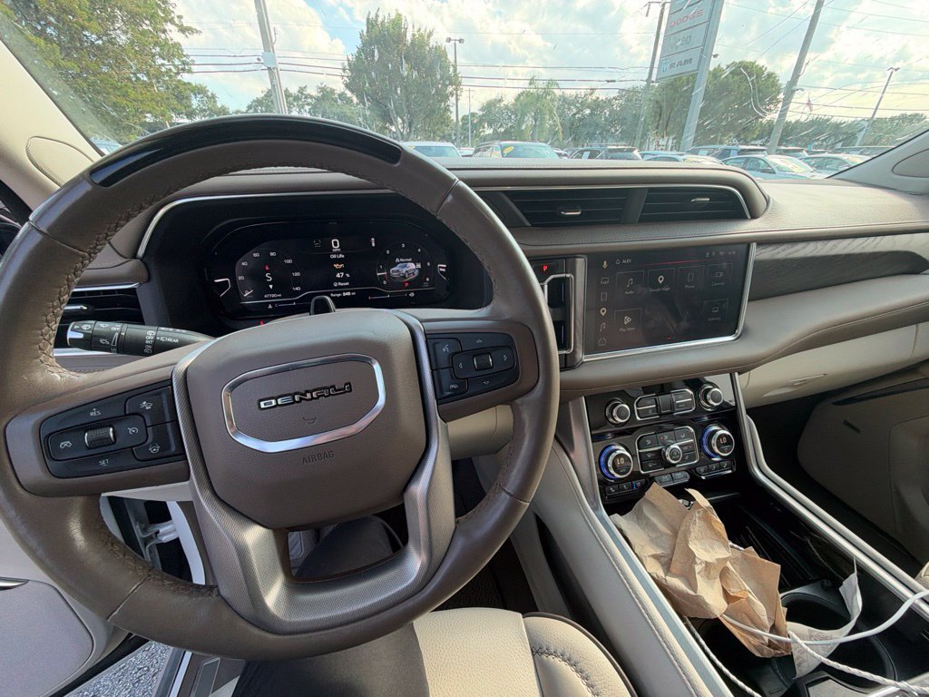 Used 2024 GMC Yukon XL Denali w/ Advanced Technology Package AWD/4WD image 25