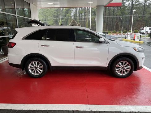 Used 2020 Kia Sorento LX image 9