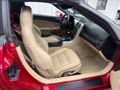 Used 2005 Chevrolet Corvette Convertible w/ Preferred Equipment Group RWD image 7