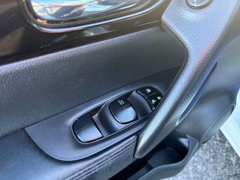 Used 2021 Nissan Rogue Sport SV image 22