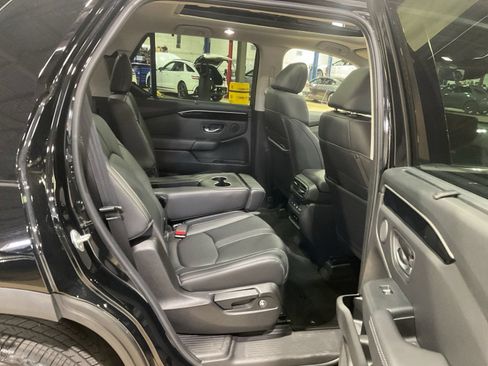 Used 2023 Honda Pilot Touring image 18
