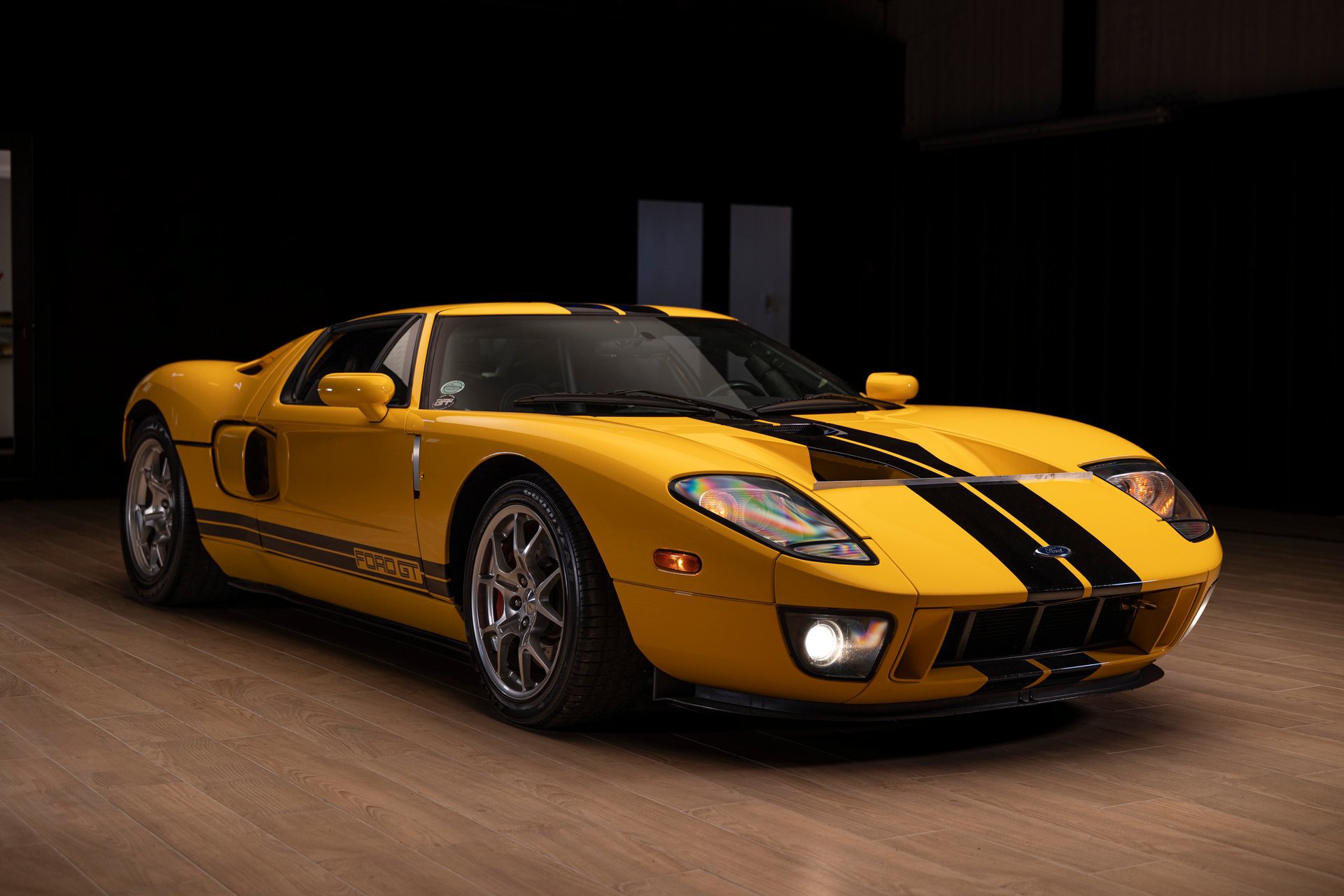Used 2005 Ford GT RWD image 21