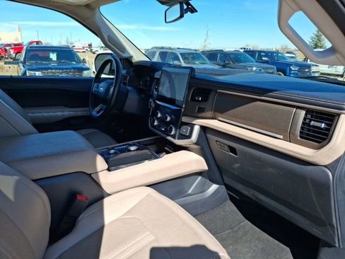 Used 2024 Ford Expedition Limited image 13