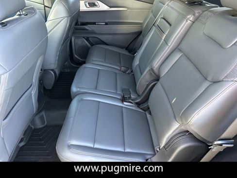 Used 2025 Ford Explorer Active w/ Active Comfort Package image 20