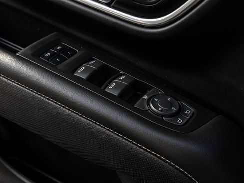 Used 2023 GMC Yukon SLT image 12