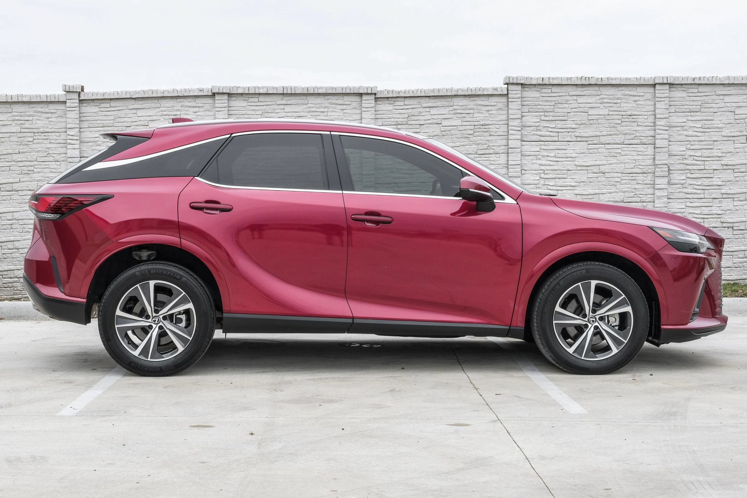 Used 2023 Lexus RX 350 Premium w/ Accessory Package FWD image 9