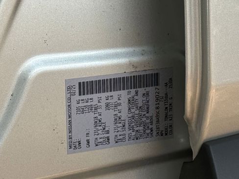 Used 2025 Nissan Rogue SV FWD image 28