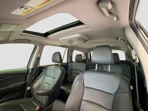 Used 2021 Honda Pilot Touring image 19