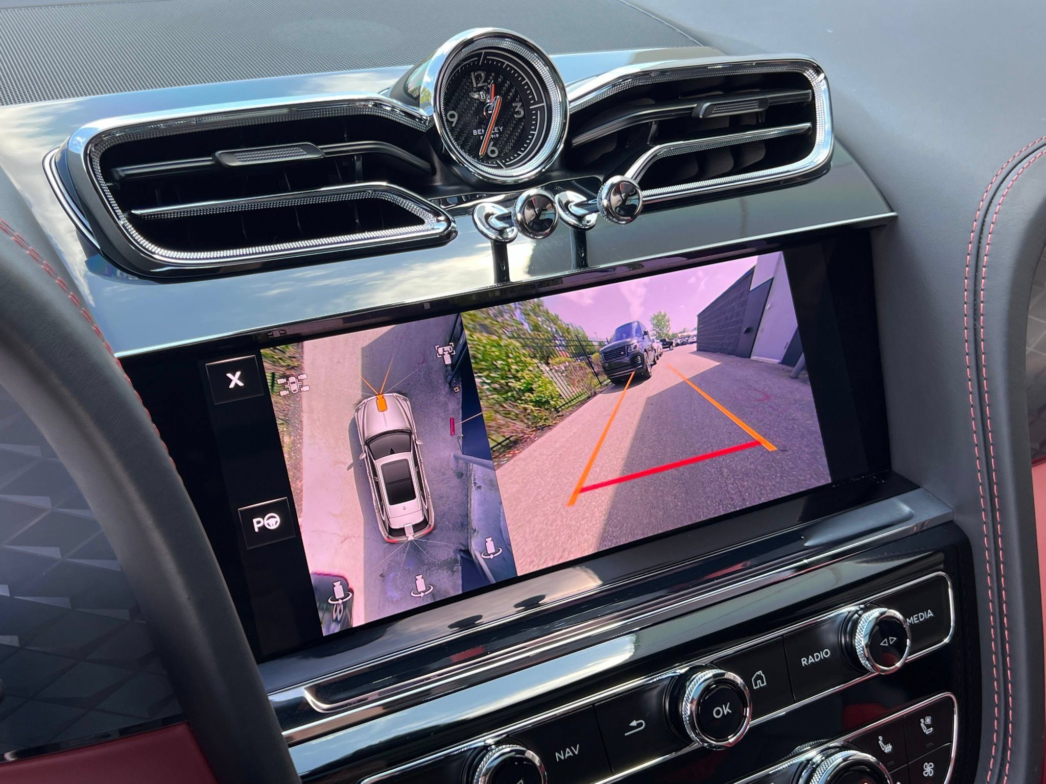 Certified 2024 Bentley Bentayga AWD/4WD image 34