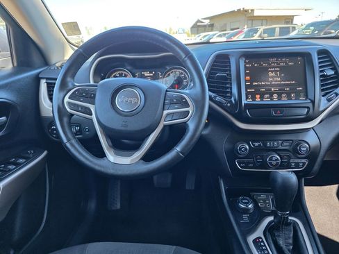 Used 2017 Jeep Cherokee Latitude w/ Comfort/Convenience Group image 10