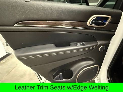 Used 2017 Jeep Grand Cherokee Overland image 14