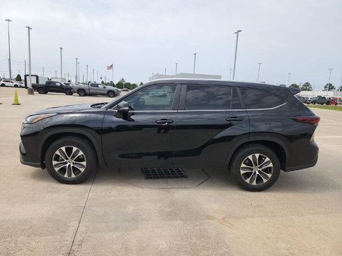 Used 2024 Toyota Highlander XLE FWD image 8