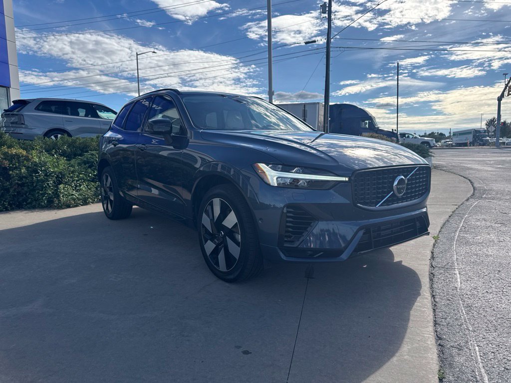 Certified 2025 Volvo XC60 T8 Plus w/ Protection Package Premier AWD/4WD image 3