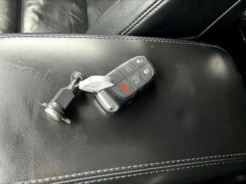 Used 2022 Jeep Grand Cherokee Limited image 12