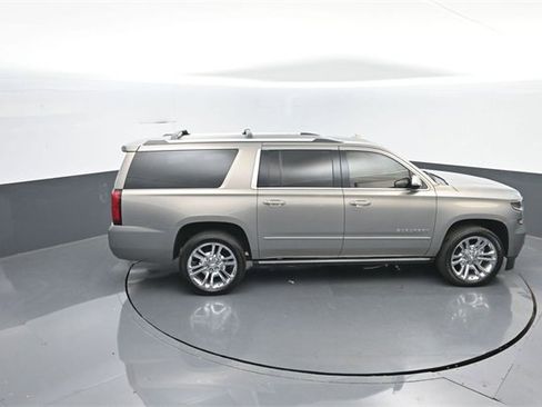 Used 2019 Chevrolet Suburban Premier w/ Premier Plus Edition image 28
