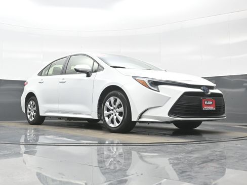 Used 2025 Toyota Corolla LE image 23