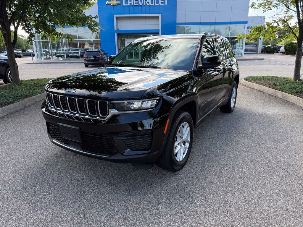 Used 2023 Jeep Grand Cherokee Laredo X AWD/4WD image 9