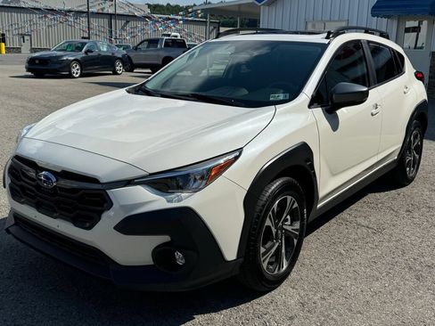 Used 2025 Subaru Crosstrek 2.5i Premium AWD/4WD image 3