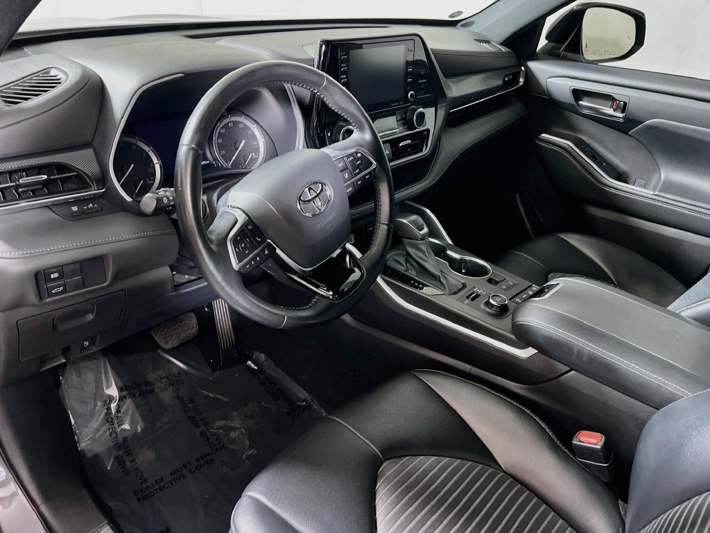 Used 2021 Toyota Highlander XSE AWD/4WD image 9