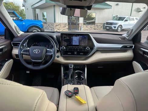 Used 2021 Toyota Highlander Platinum AWD/4WD image 26