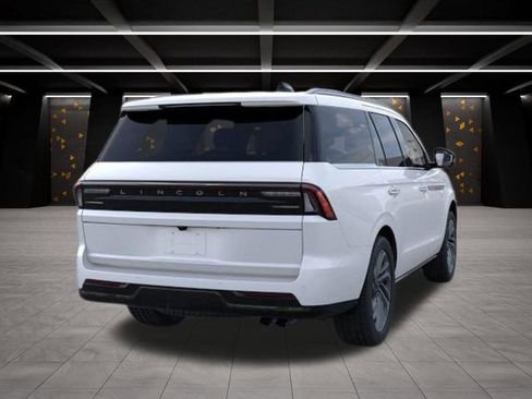 New 2026 Lincoln Navigator Reserve image 8