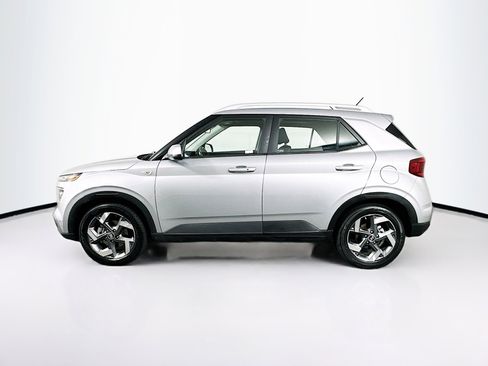 Used 2025 Hyundai Venue SEL FWD image 4
