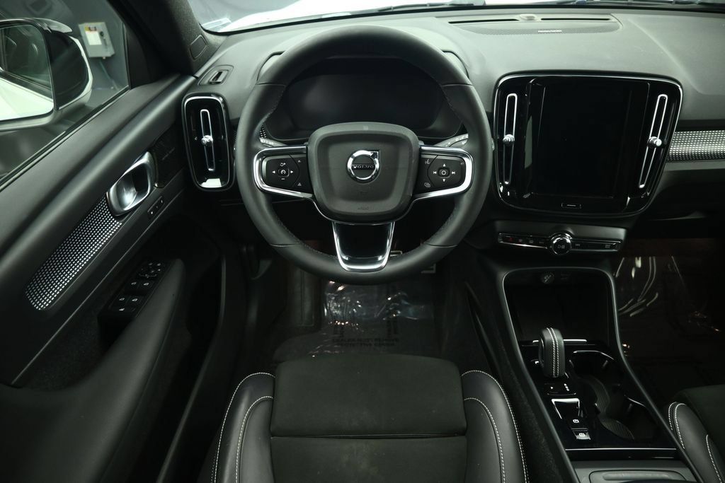 Used 2022 Volvo XC40 T5 R-Design AWD/4WD image 33