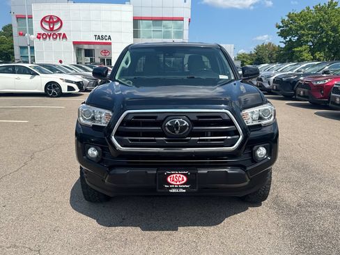 Used 2018 Toyota Tacoma SR5 AWD/4WD image 2