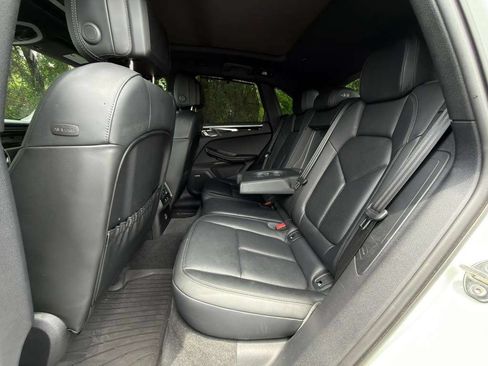 Certified 2024 Porsche Macan AWD/4WD image 17