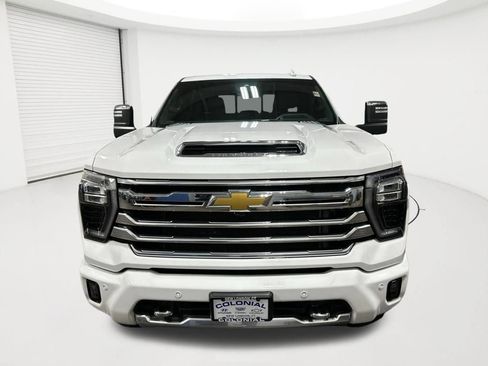 Used 2024 Chevrolet Silverado 3500 High Country w/ Technology Package AWD/4WD image 2