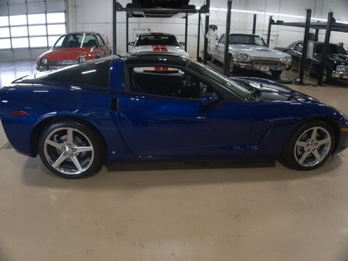 Used 2007 Chevrolet Corvette Coupe w/ Preferred Equipment Group RWD image 7