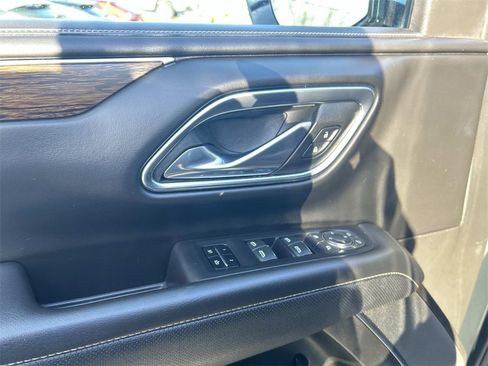 Used 2023 Chevrolet Suburban Premier image 21