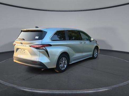 Used 2021 Toyota Sienna LE FWD image 8