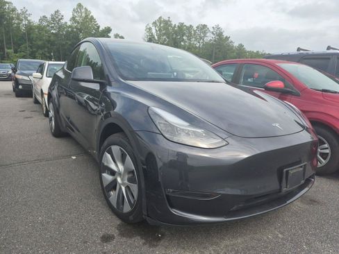 Used 2024 Tesla Model Y Long Range AWD/4WD image 2