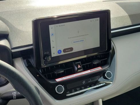 Used 2025 Toyota Corolla Cross L image 23